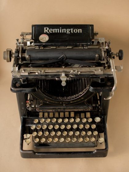 старинная печатная машинка remington